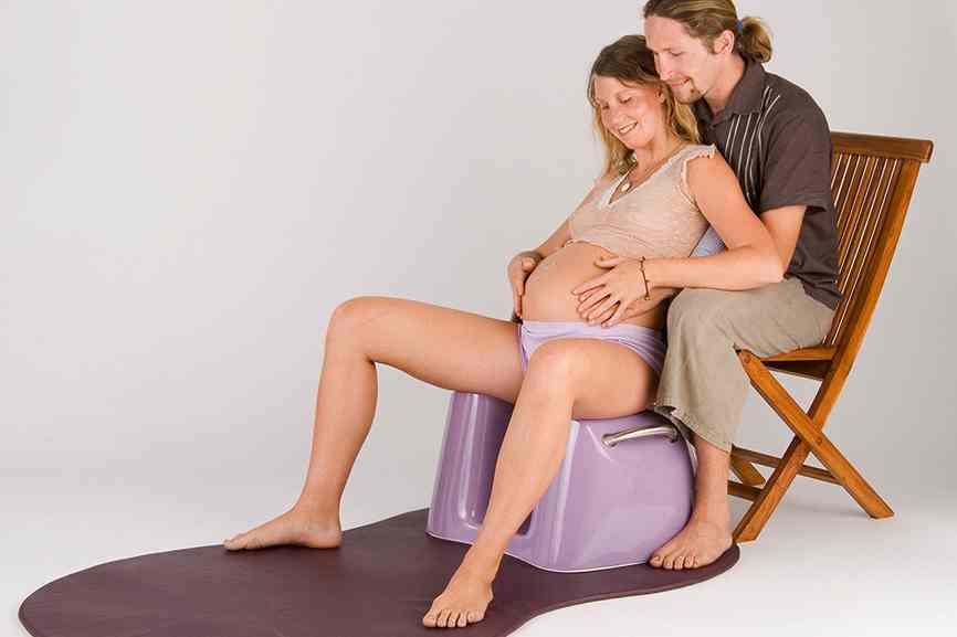 Image of couple using Birthing Seat
