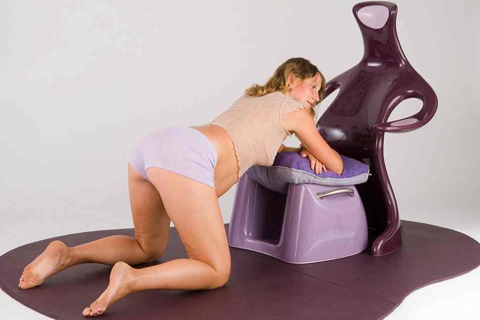 Woman kneeling in Floor Studio